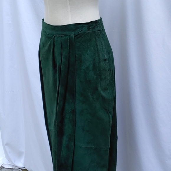 Ladies Hillary Paige suede skirt, hunter green, back zip, front split, sz 10 - Picture 3 of 8